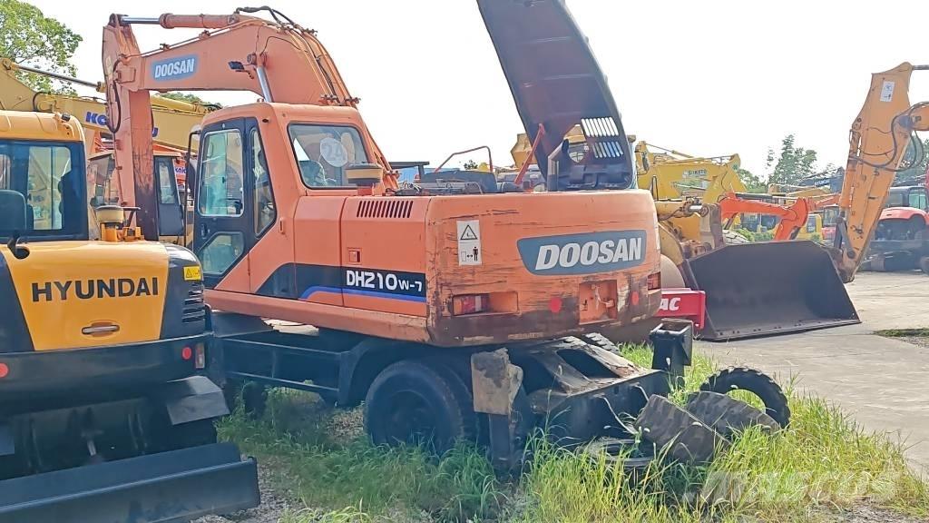 Doosan DH 210 W-7 Gumikerekes kotrók