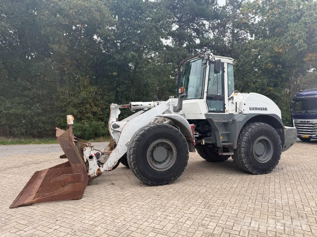 Liebherr L 538 Gumikerekes homlokrakodók