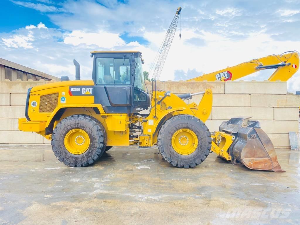 CAT 926m Gumikerekes homlokrakodók
