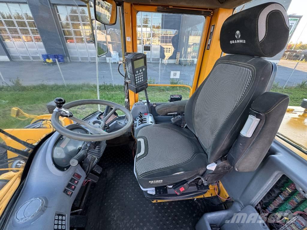 Volvo L 120 D Gumikerekes homlokrakodók
