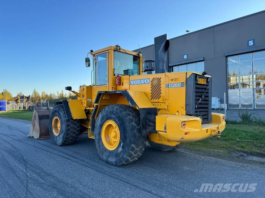 Volvo L 120 D Gumikerekes homlokrakodók