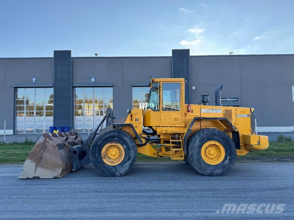 Volvo L 120 D Gumikerekes homlokrakodók