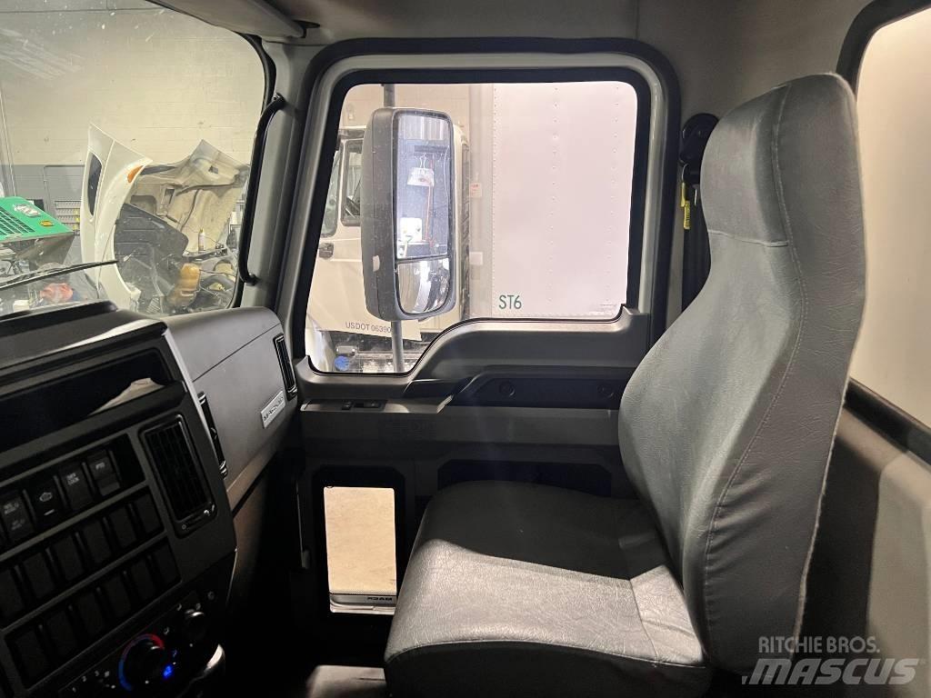 Mack MD 6 Dobozos teherautók