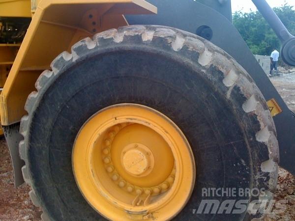 Volvo L180 Gumikerekes homlokrakodók