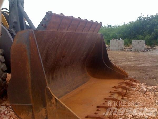 Volvo L180 Gumikerekes homlokrakodók