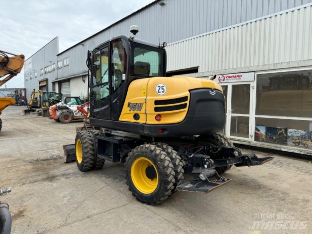 Yanmar B95W (40744) Gumikerekes kotrók