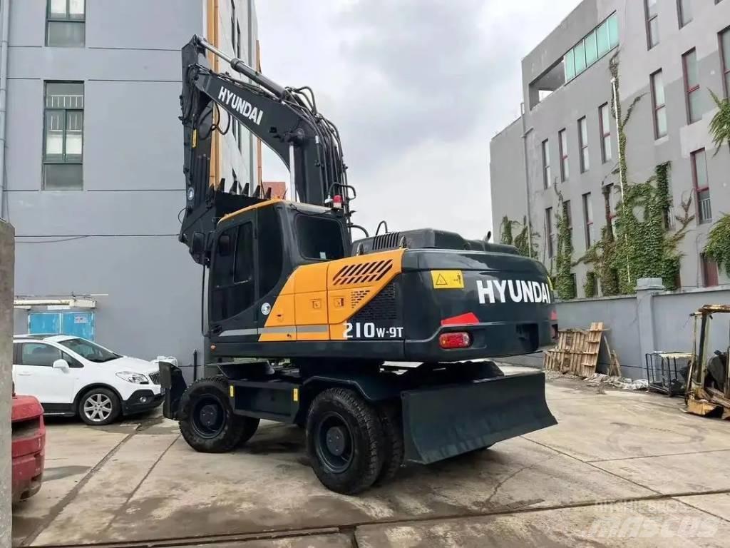 Hyundai R210W-9 Gumikerekes kotrók