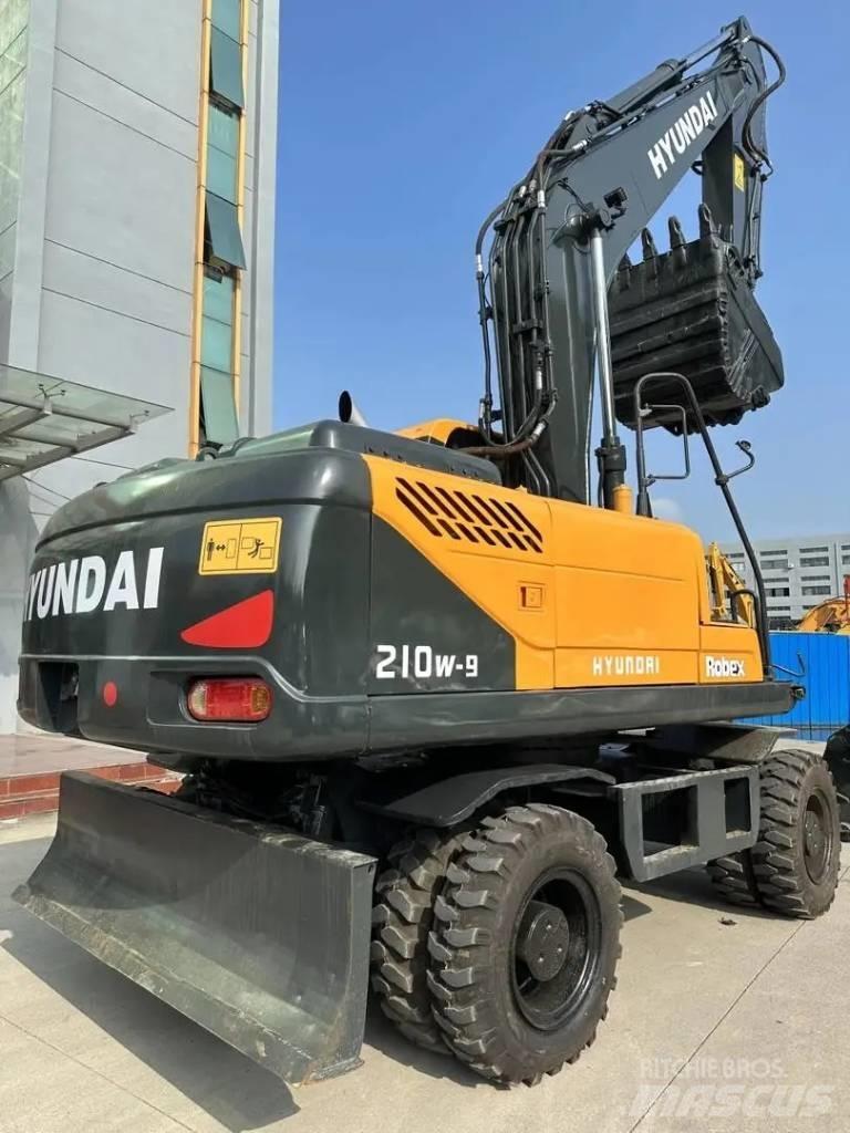 Hyundai R210W-9 Gumikerekes kotrók