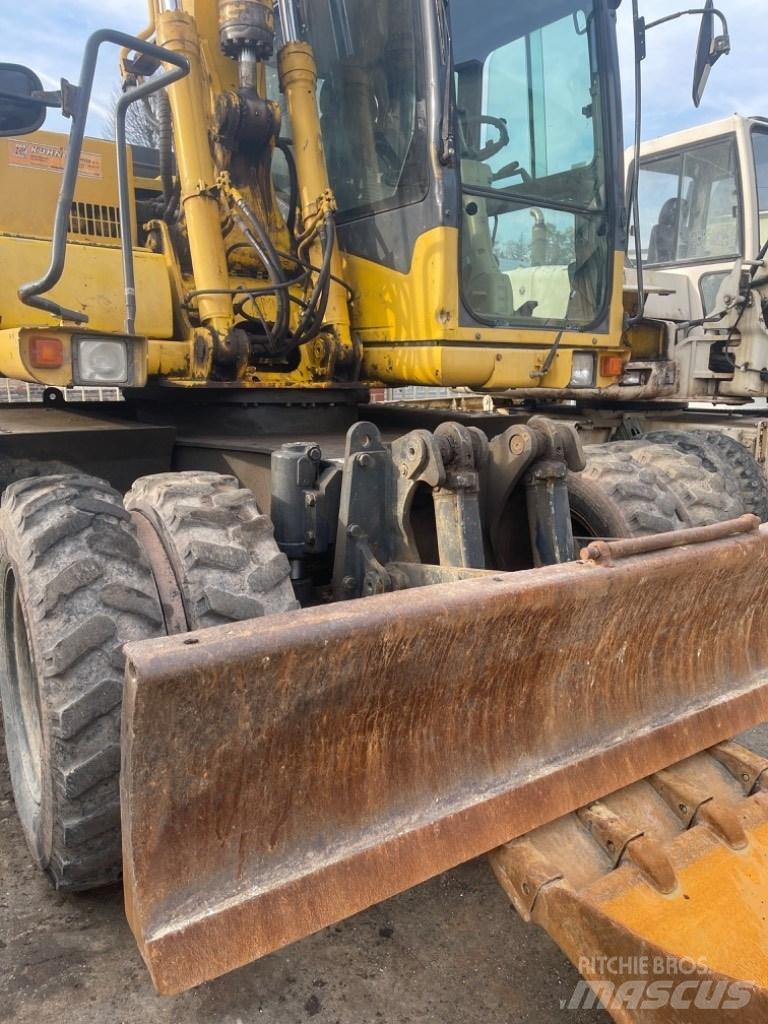 Komatsu PW 130-7K Gumikerekes kotrók