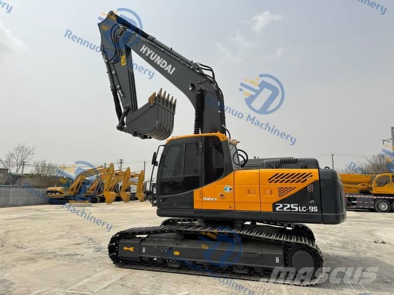 Hyundai 225 LC-9S Lánctalpas kotrók