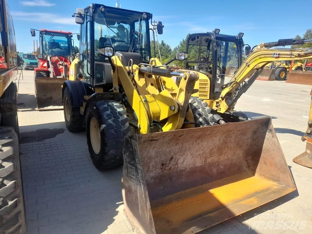 CAT 908M Gumikerekes homlokrakodók