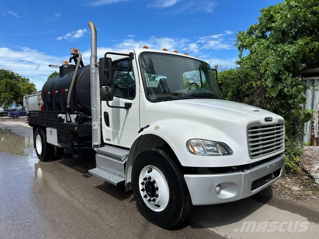 Freightliner M2 Vákuum teherautok