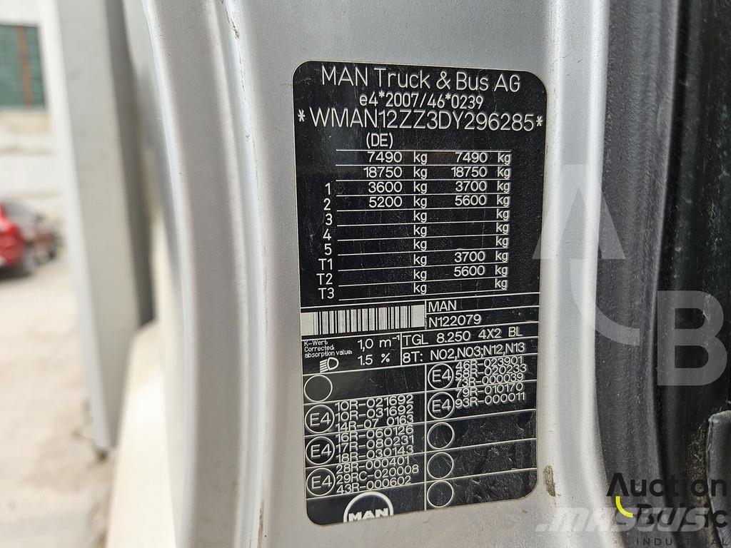 MAN TGL8.250 Elhúzható ponyvás