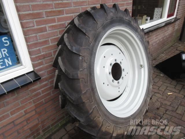 Michelin 13.6/38 Gumiabroncsok, kerekek és felnik