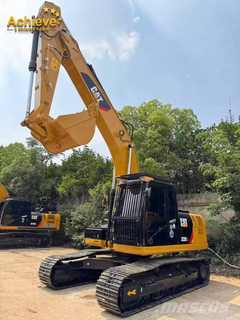 CAT 323D2L Lánctalpas kotrók