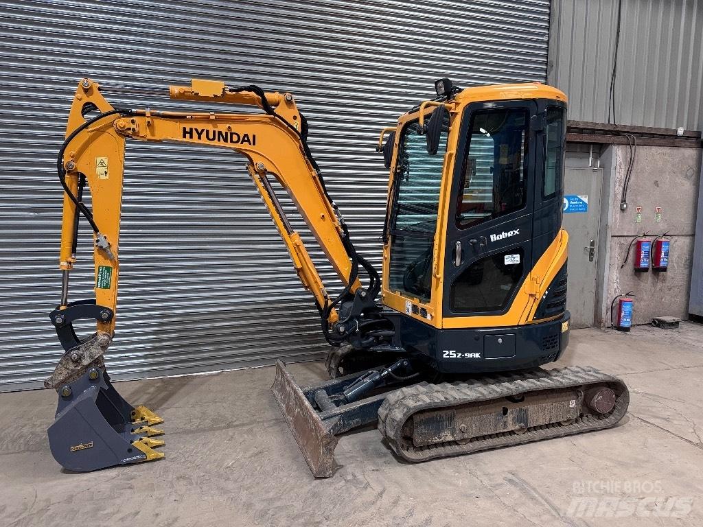 Hyundai R25Z-9 AK Mini kotrók < 7t