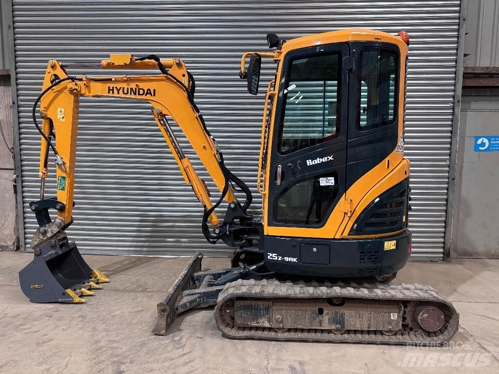 Hyundai R25Z-9 AK Mini kotrók < 7t