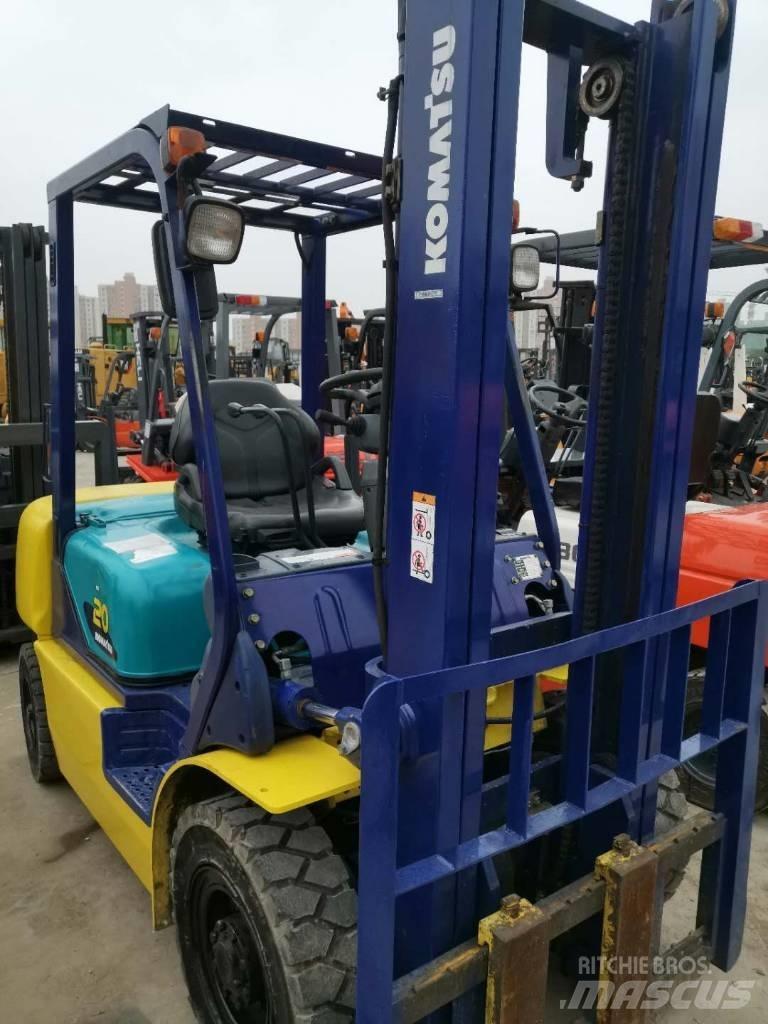 Komatsu 30 Teleszkópos rakodók