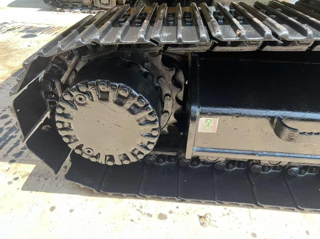CAT cat323d Közepes (midi) kotrók 7 t - 12 t