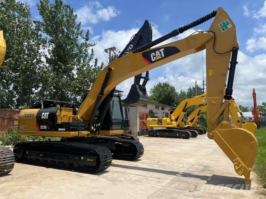 CAT cat323d Közepes (midi) kotrók 7 t - 12 t