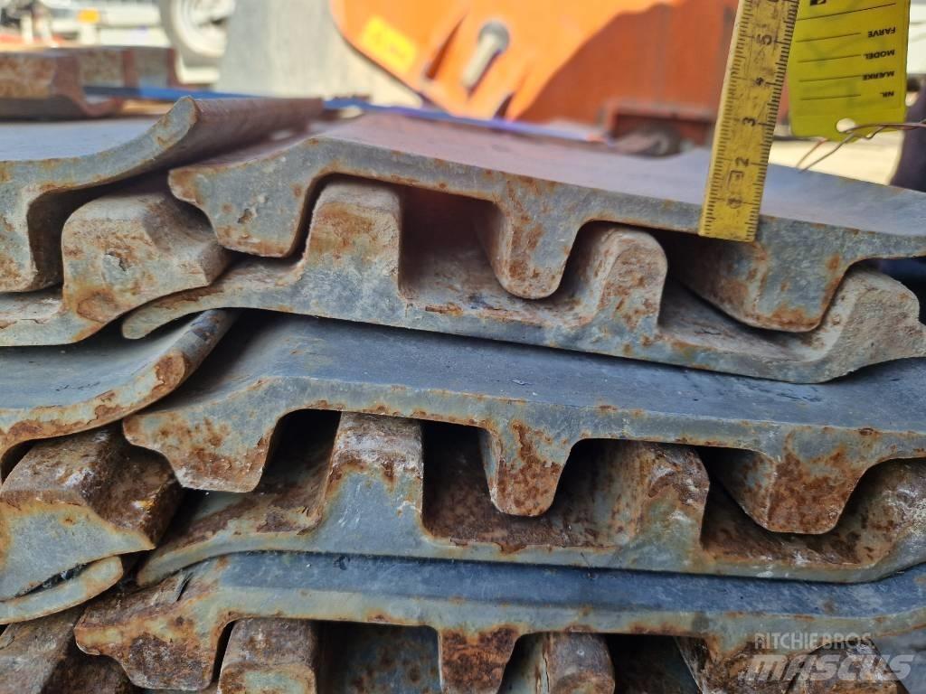 Volvo EC 200 Lánctalpak, láncok és futóművek