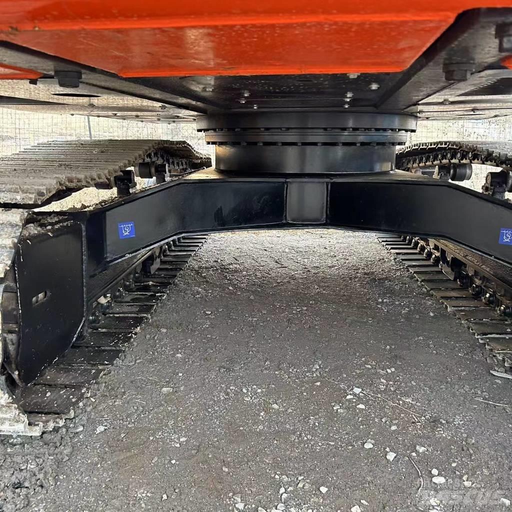 Hitachi ZX 200 Lánctalpas kotrók