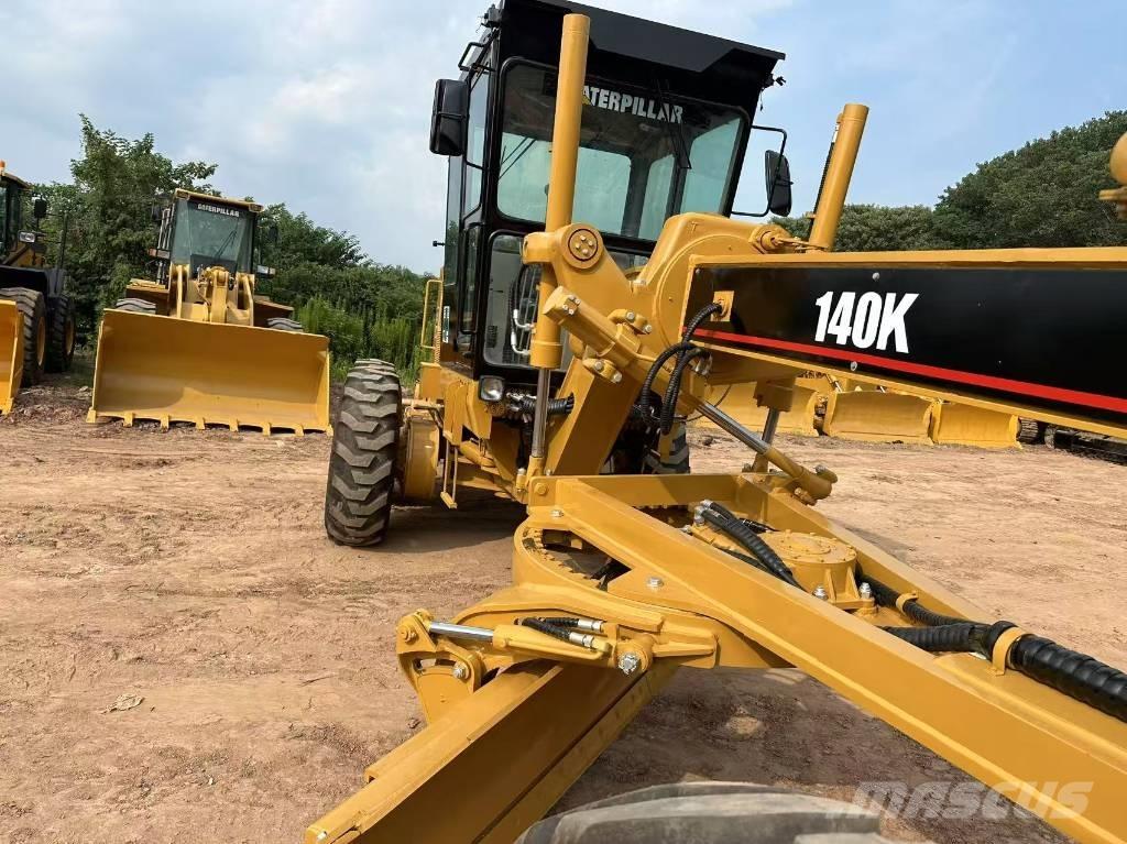 CAT 140K Gréderek