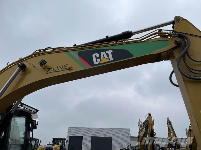 CAT 323F Z-Line Lánctalpas kotrók