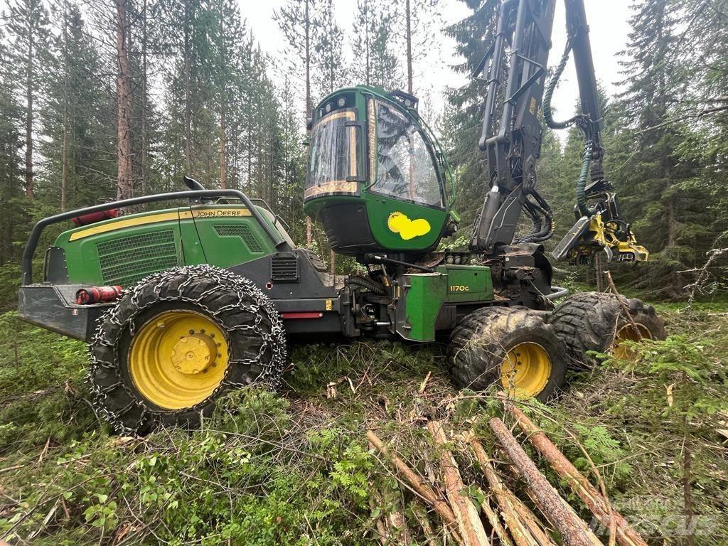 John Deere 1170 G Betakarítók