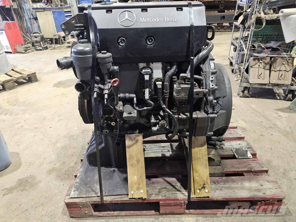 Mercedes-Benz LA904 Motorok