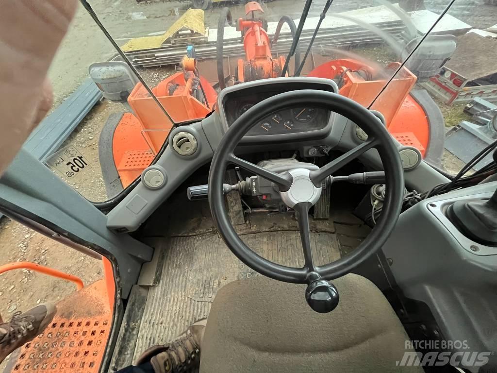 Doosan DL 400 Gumikerekes homlokrakodók