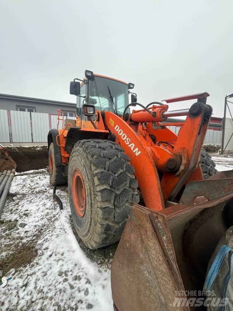 Doosan DL 400 Gumikerekes homlokrakodók