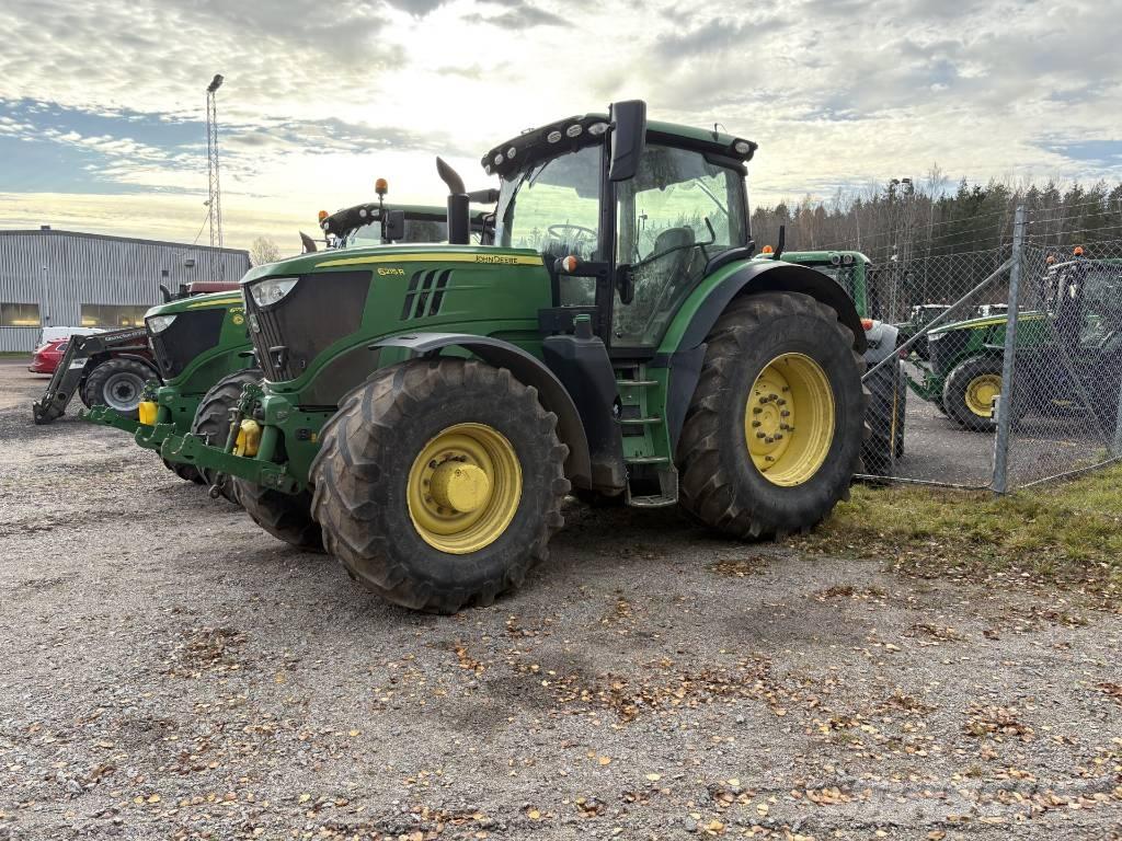 John Deere 6215 R Traktorok