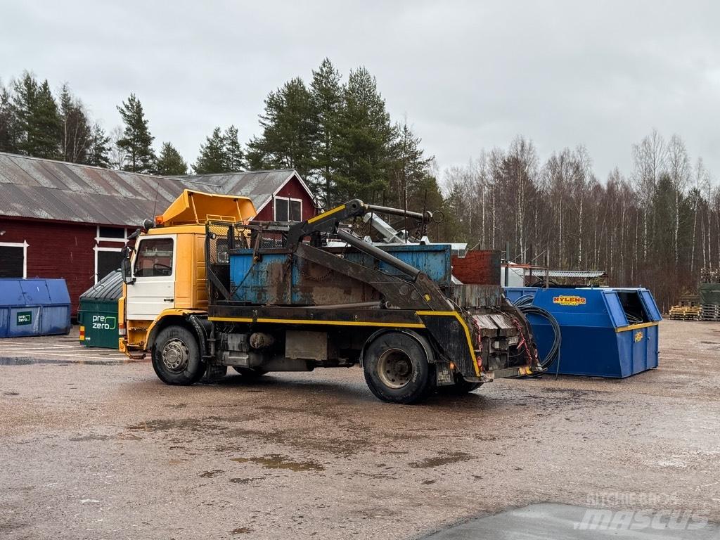 Scania P 82 H Hidraulikus konténerszállító