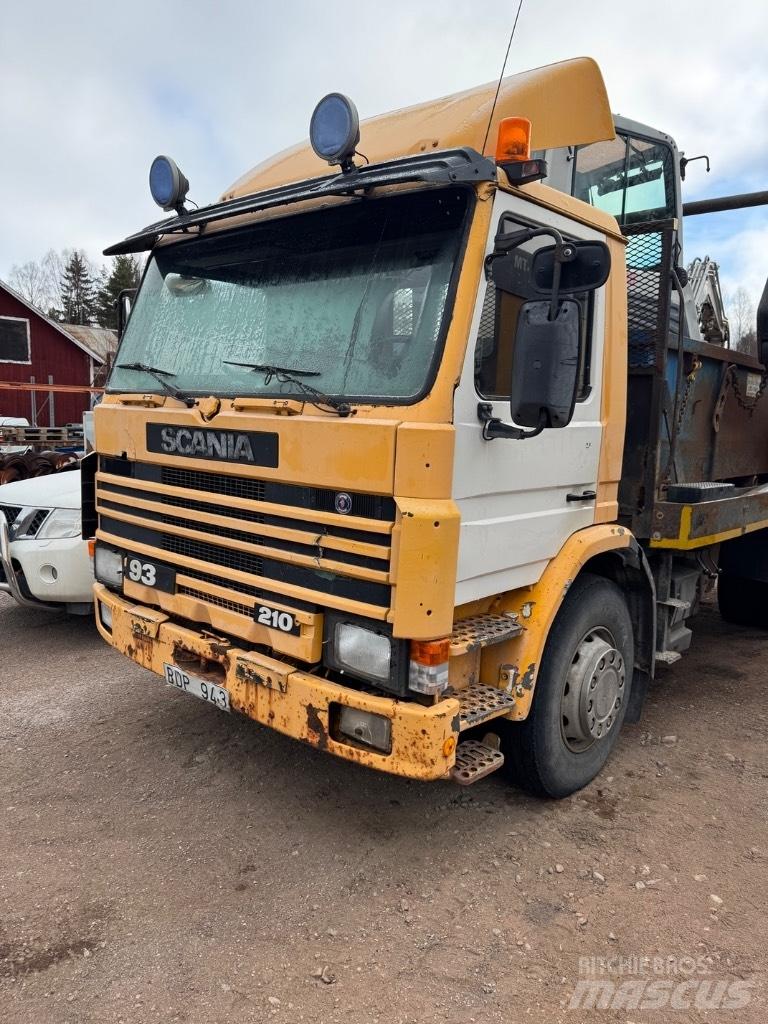 Scania P 82 H Hidraulikus konténerszállító