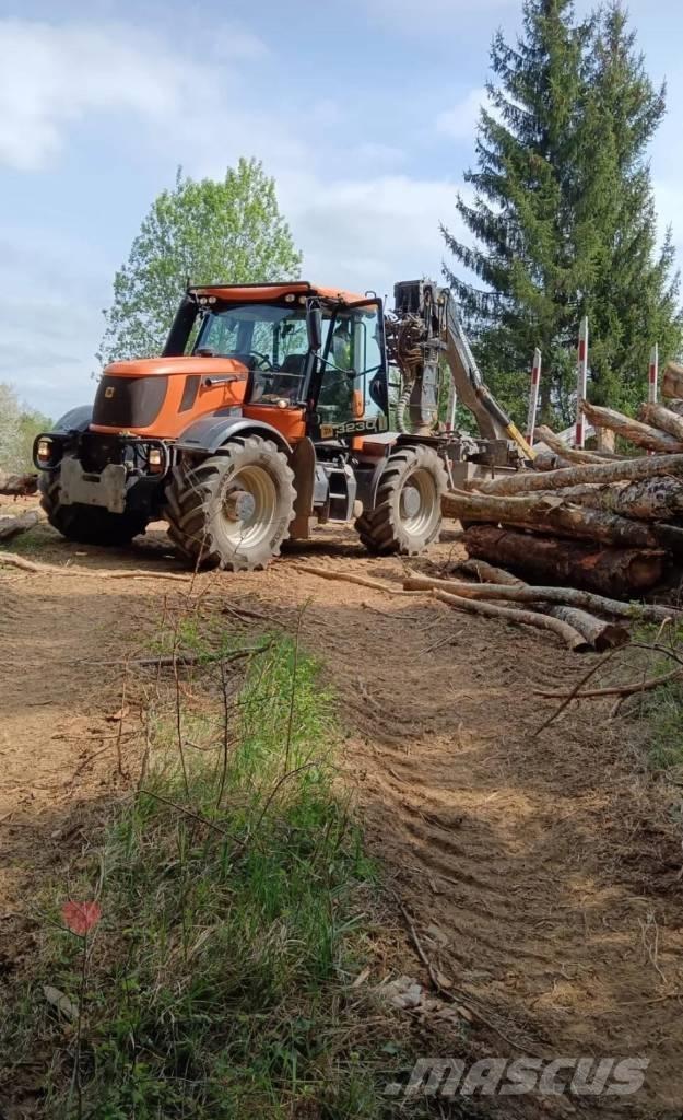 JCB Fastrac 3230 Erdészeti traktorok