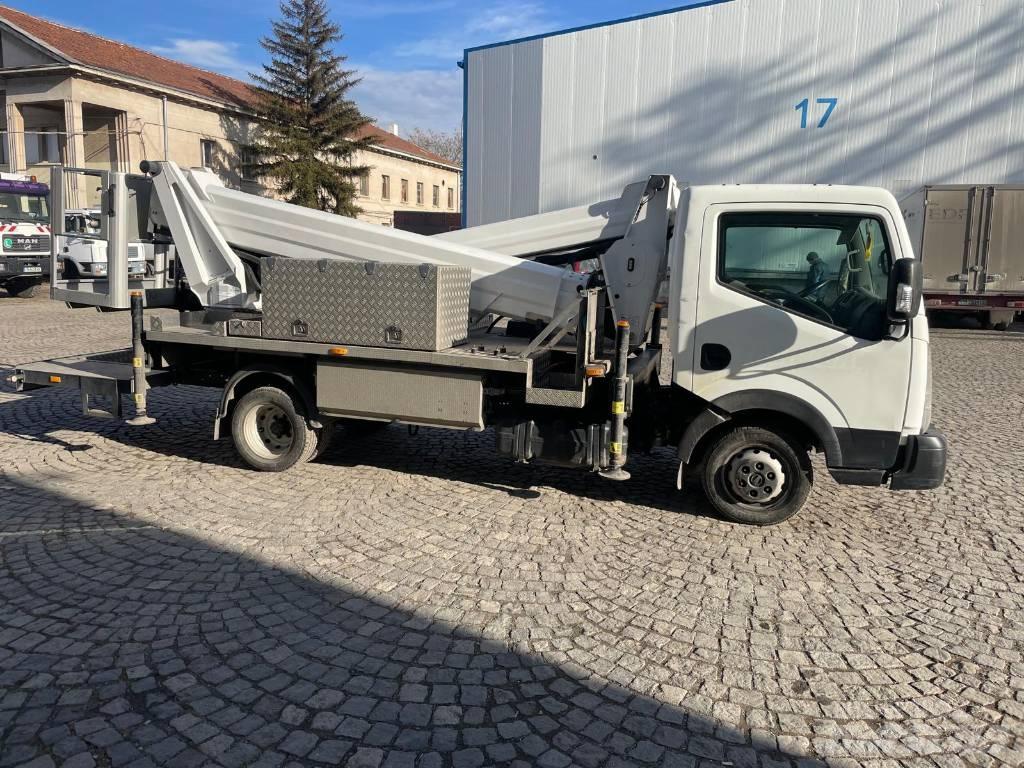 VERSALIFT VTX-240 Teherautóra szerelt emelők és állványok