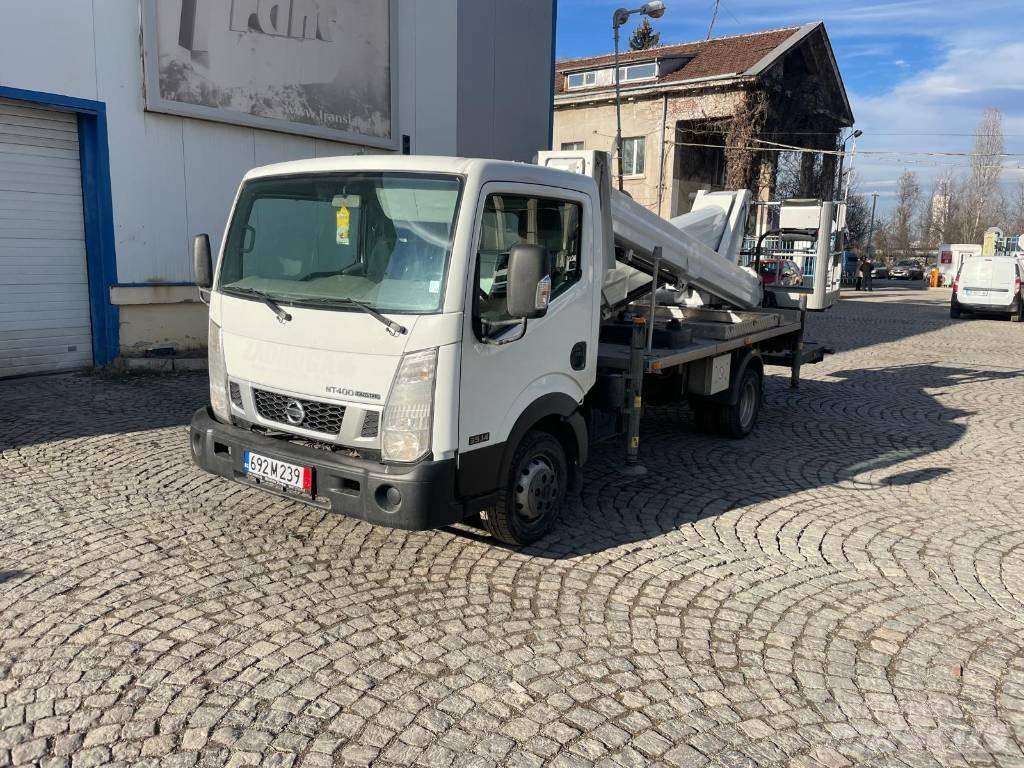 VERSALIFT VTX-240 Teherautóra szerelt emelők és állványok