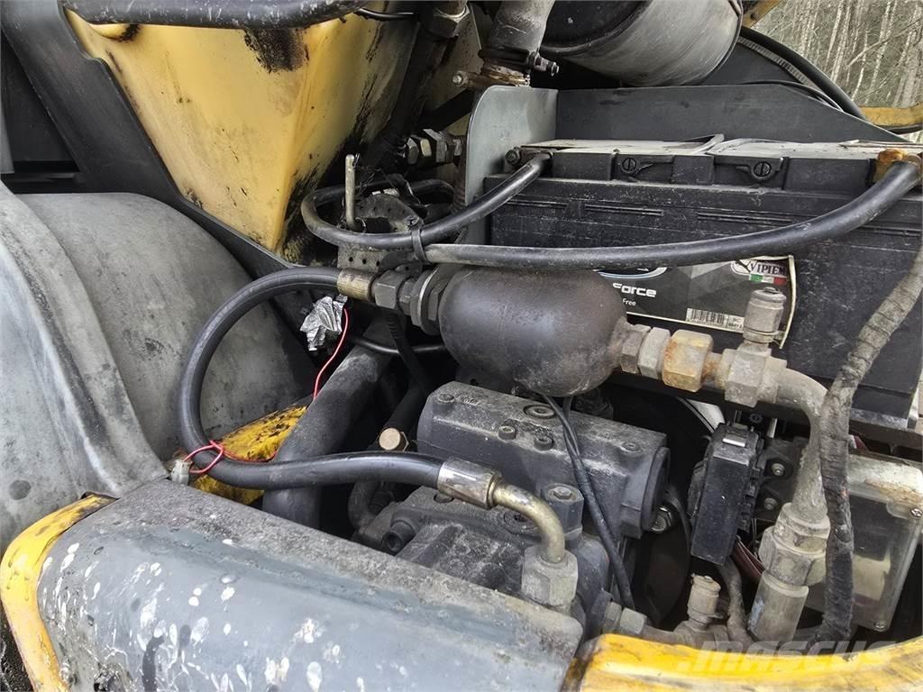 Kramer Allrad 680 Gumikerekes homlokrakodók