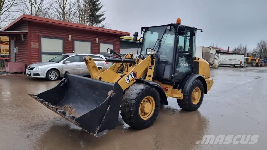 CAT 906 M Gumikerekes homlokrakodók