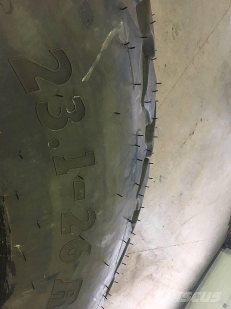 SWT 23.1 - 26 Gumiabroncsok, kerekek és felnik