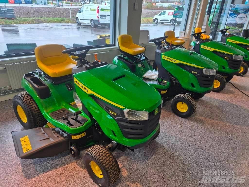 John Deere X 107 Ráülős fűnyírók