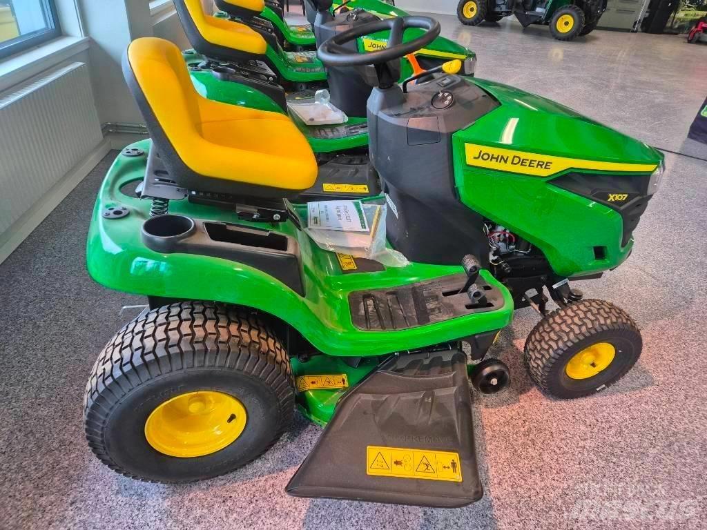 John Deere X 107 Ráülős fűnyírók