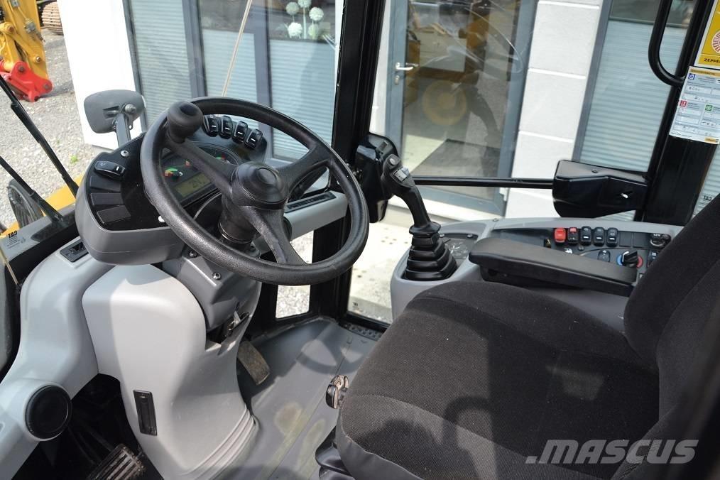 CAT 908 M Gumikerekes homlokrakodók