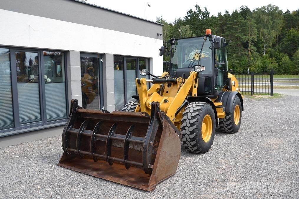 CAT 908 M Gumikerekes homlokrakodók