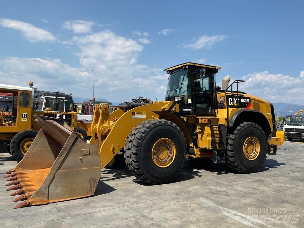 CAT 980M Gumikerekes homlokrakodók