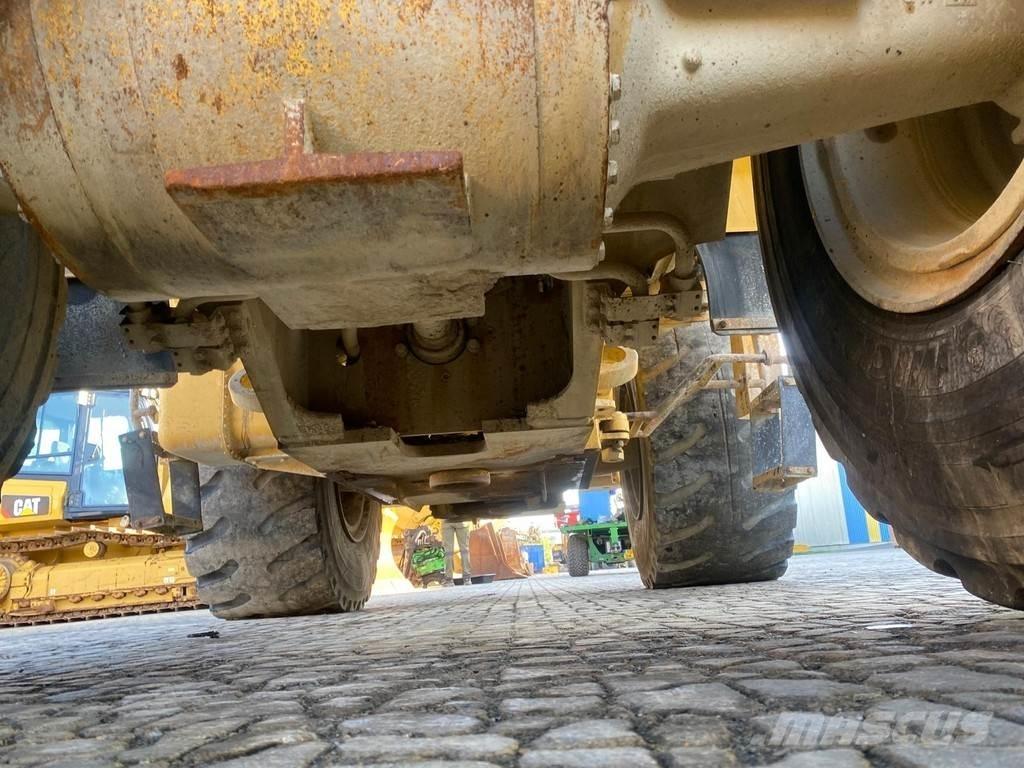 CAT 972G NVT Gumikerekes homlokrakodók
