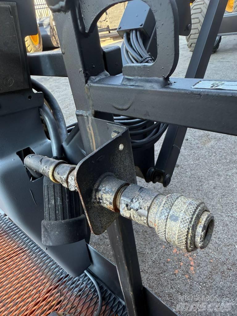 JLG 600 AJ Karos emelők