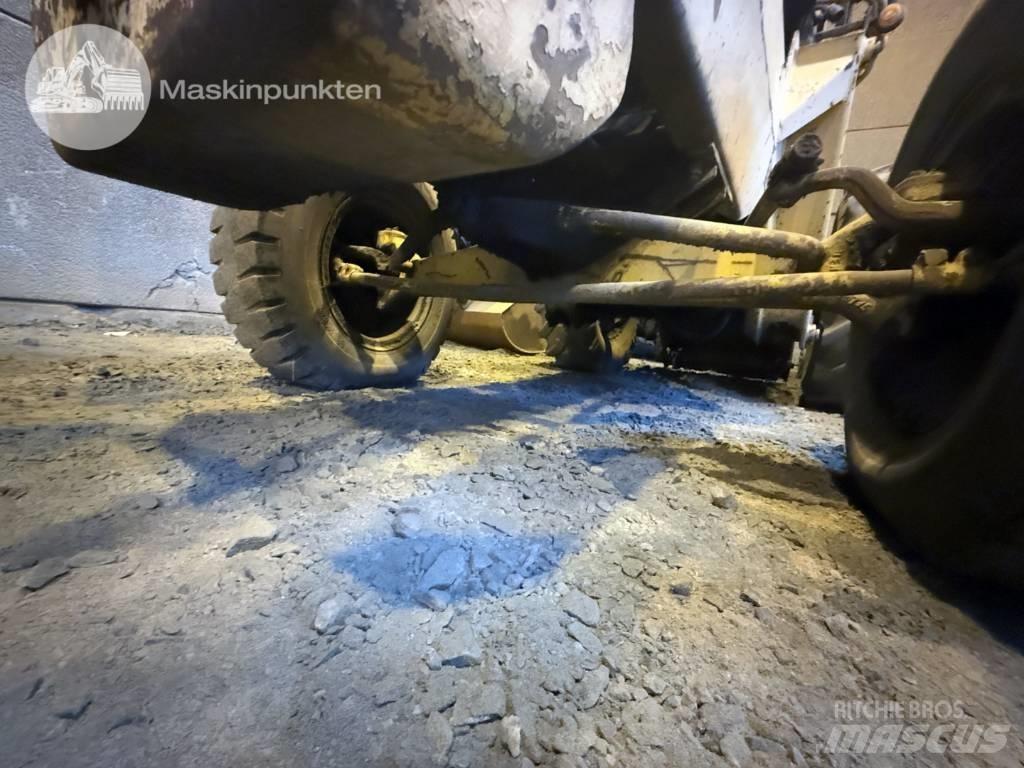 Volvo BM 620 Gumikerekes homlokrakodók