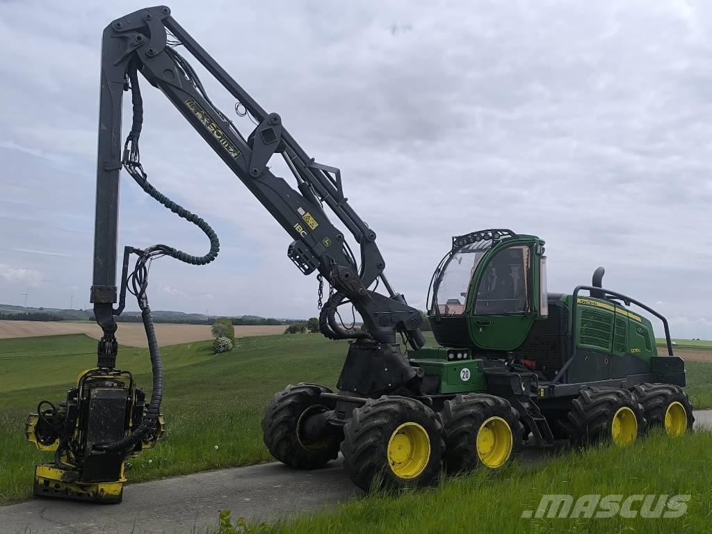 John Deere 1270 G Betakarítók
